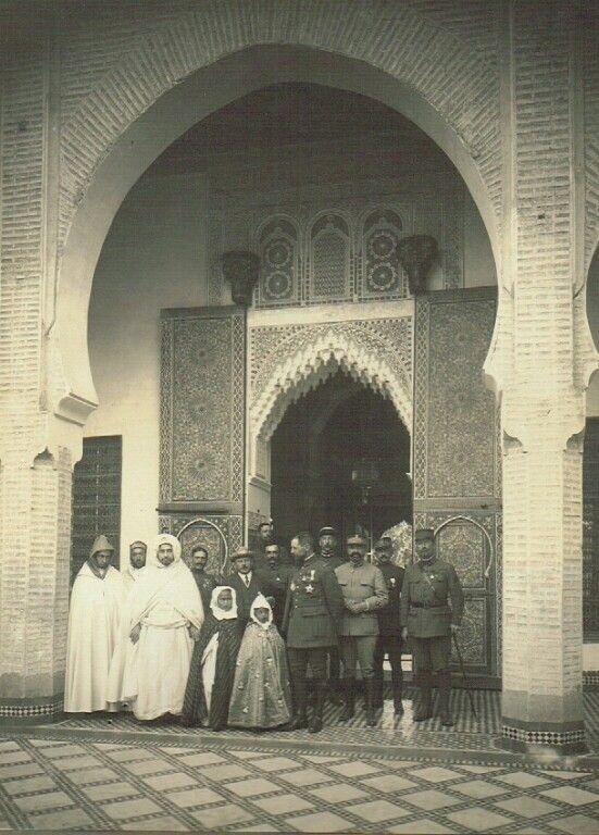 Султан Марокко Мулай-Юсуф и генерал Лиотей фото из ria.ru