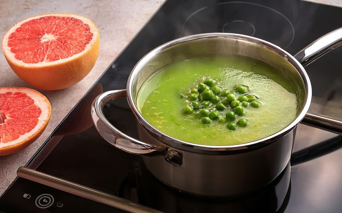 От тарелки не оторваться: эти добавки превратят обычный гороховый суп в кулинарный шедевр / Фото: Pogovorim.by