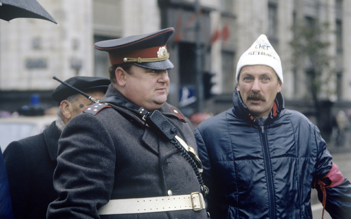 Колоритный капитан милиции...