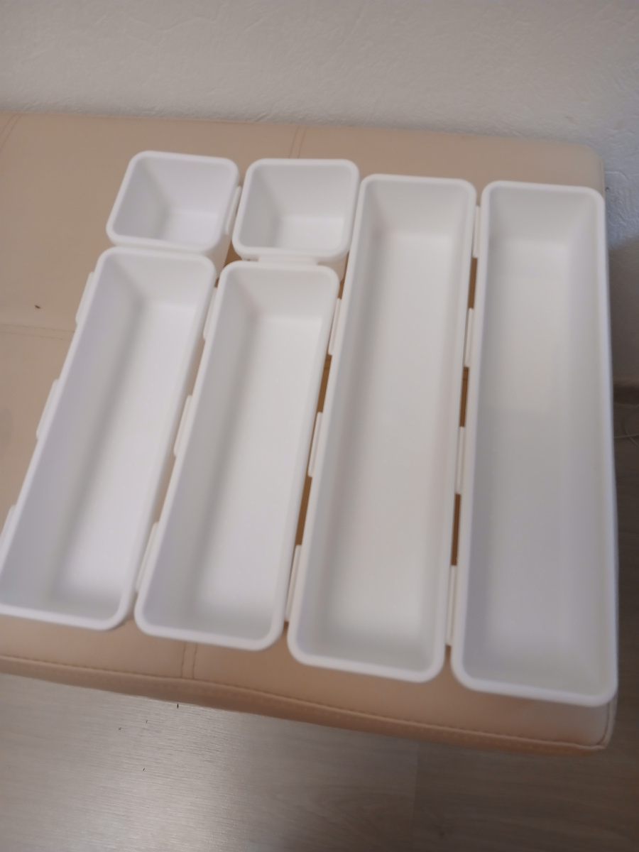 Можно соединять в любой последовательности, сбоку крепления. На озон разные типы их