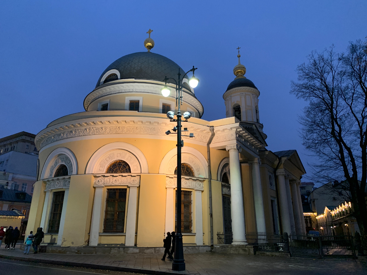 Зато напротив все уже красиво