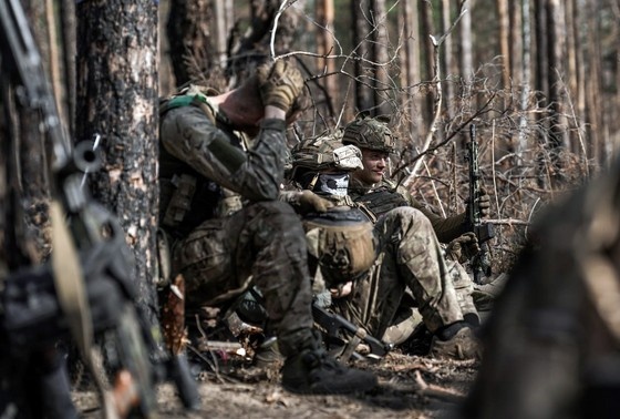    Военнослужащие Вооруженных сил Украины в зоне боевых действий