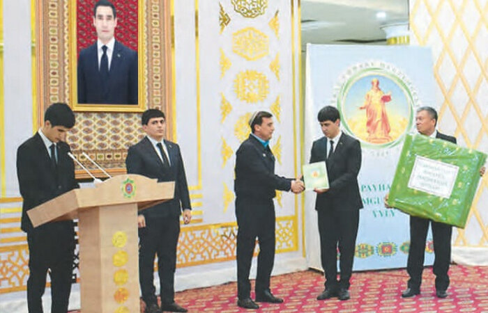 Источник фото: газета «Нейтральный Туркменистан» 