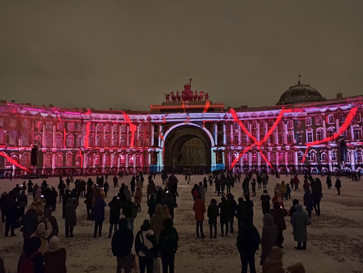 Мусагалиев отметил, что ему нравятся Невский проспект, Дворцовая площадь, Казанский собор, Таврический сад.  Фото: Фото: ФедералПресс / Татьяна Буторина