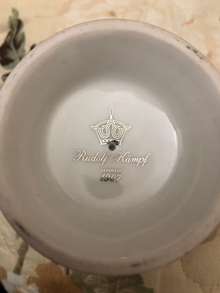 Фотография сделанная мной. дырка средних размеров. В сравнении с предыдущими фото.