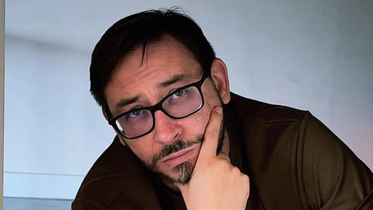    Артём Геллер.