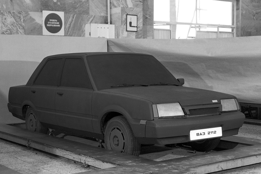 Конкурсный вариант № 1: дизайнер В. Степанов, макетчик Н. Матюхин.