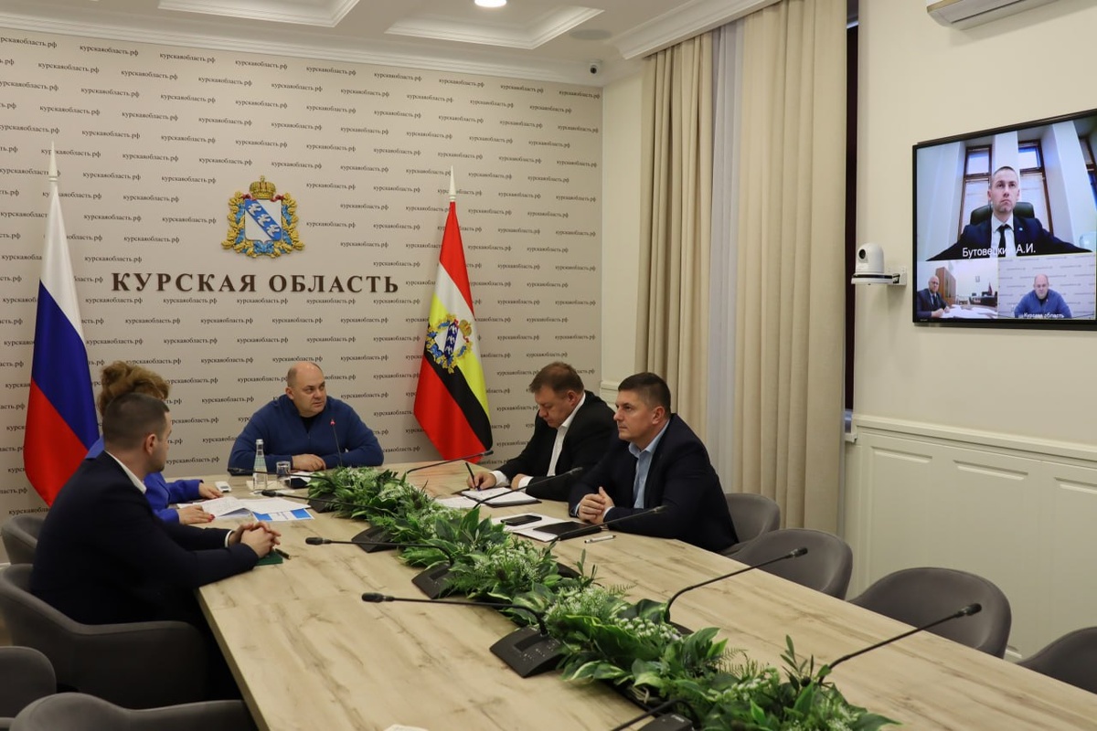    Губернатор Алексей Смирнов провёл встречу с руководителями Росреестра России и Курской области