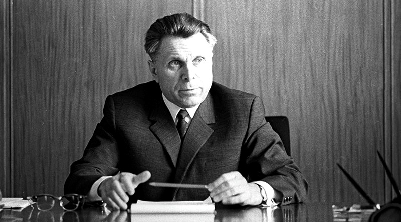 Министр всегда находился в поиске. Фото из открытых источников.