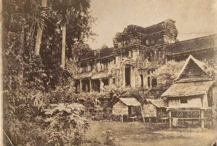 Фото конца 19 века, дома у храма Ангкор ват