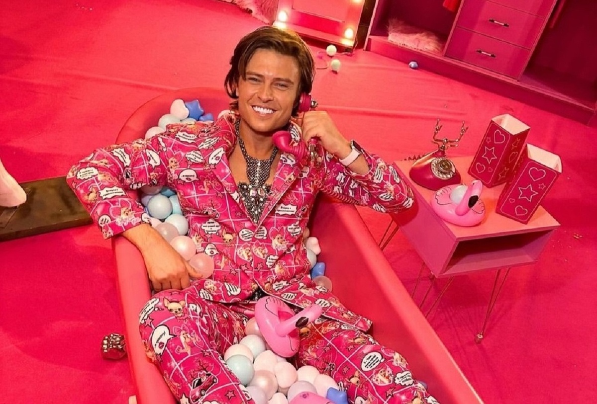 Прохор Шаляпин признается, что ему приходится работать, когда он с удовольствием только лежал на пляже. Фото: социальные сети.