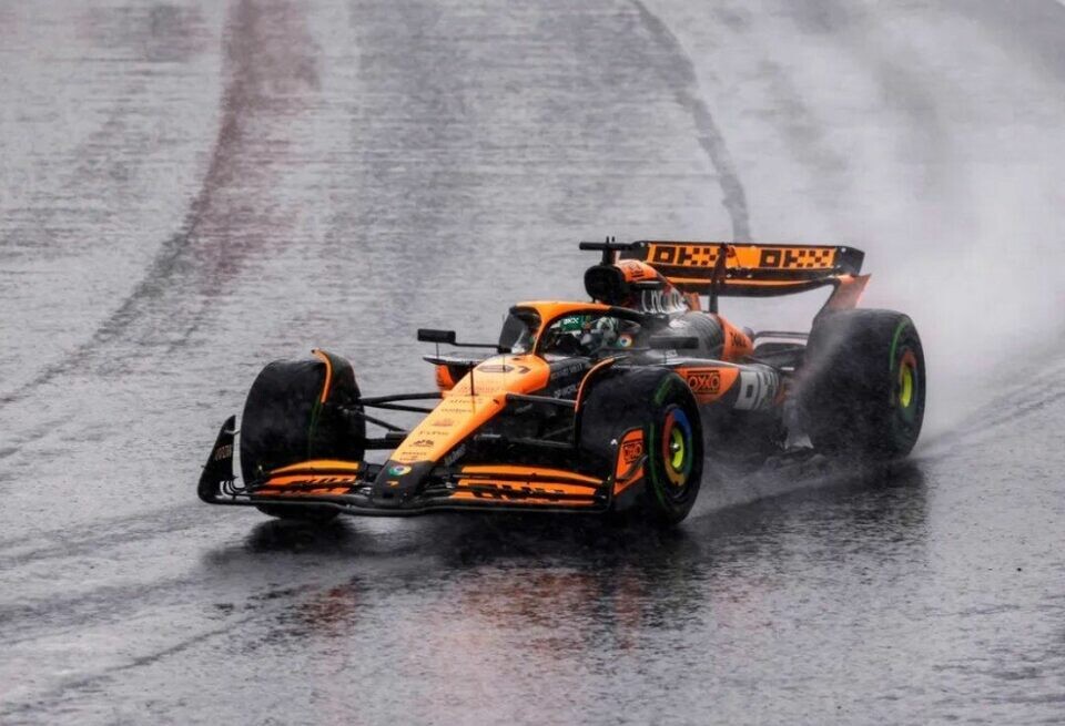    McLaren откажется от командных приказов на последних этапах сезонаMcLaren