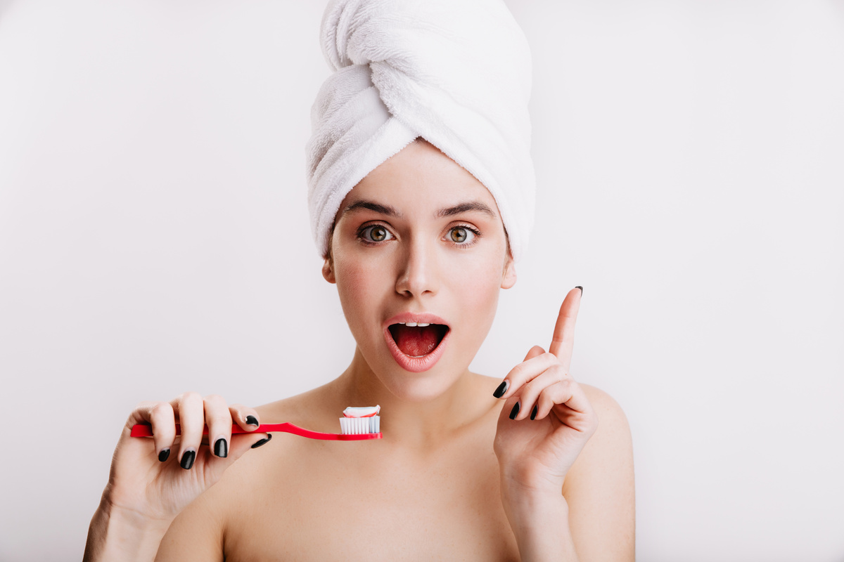     Мочить или нет щётку перед чисткой зубов? Стоматологи дали однозначный ответ