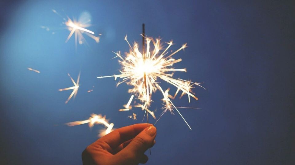    Новый год. Праздник. Бенгальский огонь . Источник: pixabay.com
