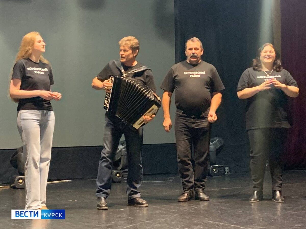    Ансамбль «Раздолье» из Кореневского района Курской области выступает в пунктах временного размещения