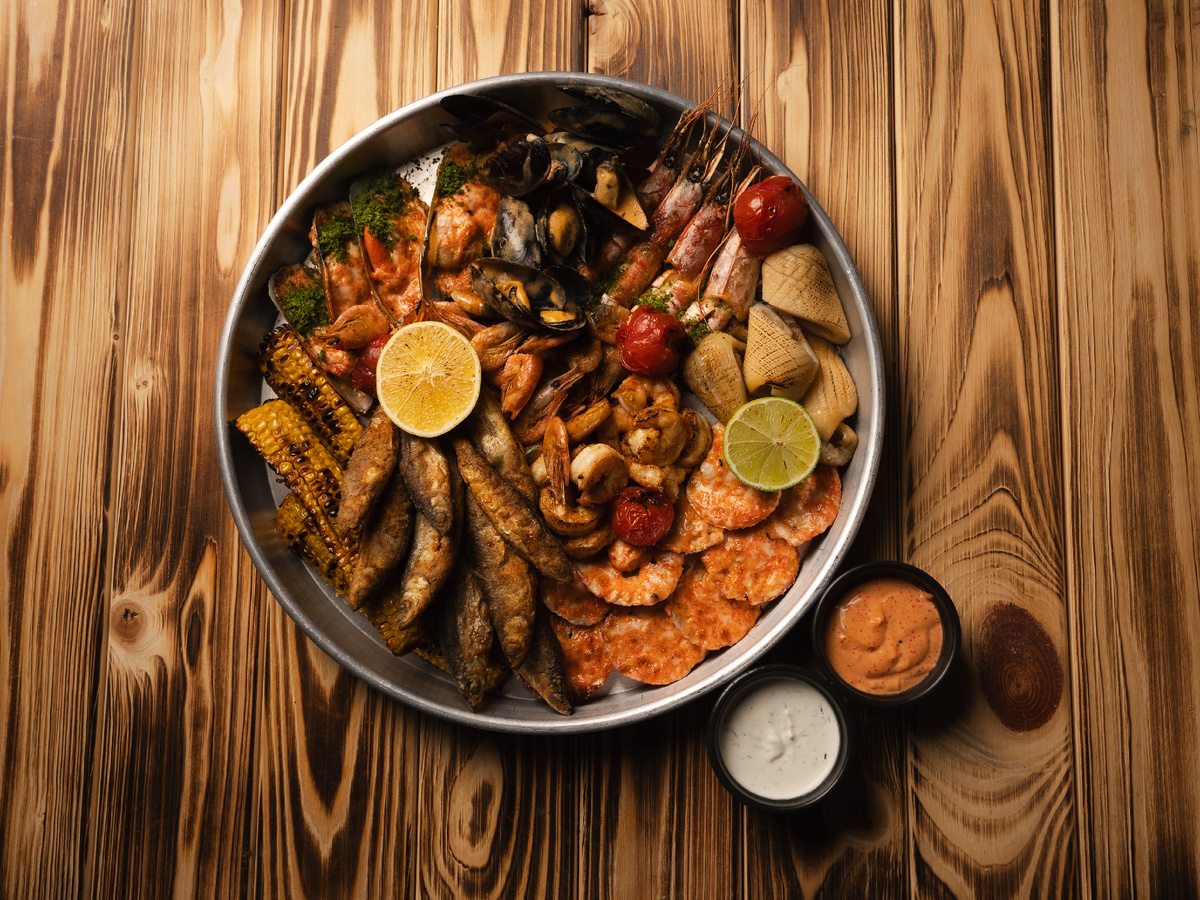 Плато из морепродуктов гриль, 3500 руб, ресторан The Pivo