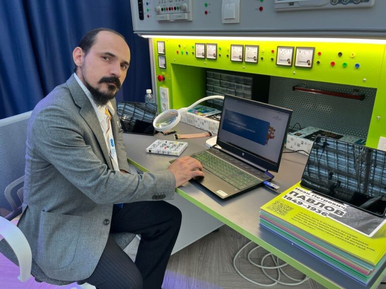    За победу – на Северный полюс. Педагог из Оренбурга вышел в финал конкурса «Атомный урок» Белов Михаил Александрович