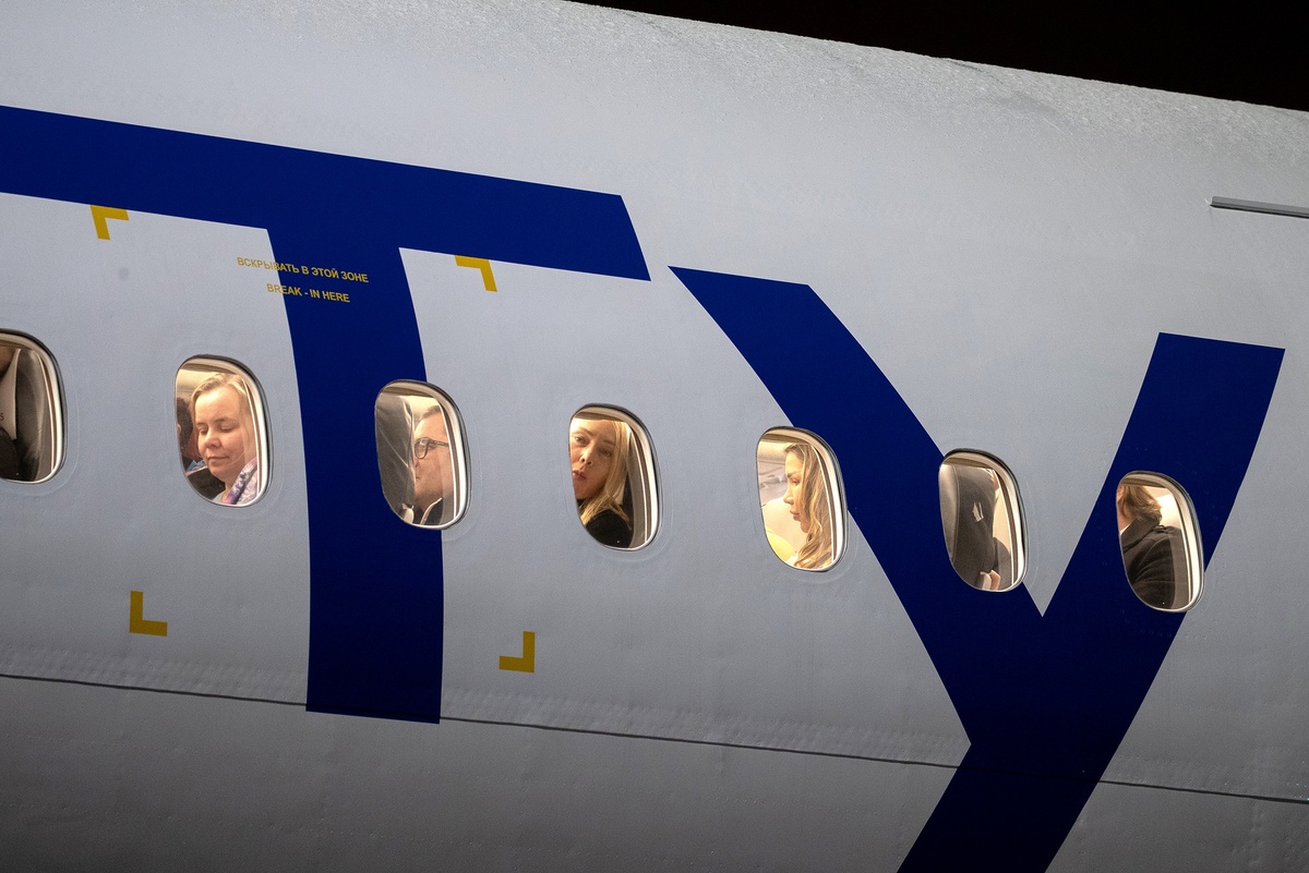    Авиаторы считают Ту-214 достойным конкурентом Boeing и Airbus. Максимальная вместимость российского самолета - 210 пассажиров./Нина Падалко/ РИА Новости