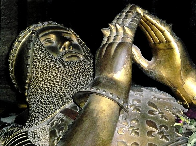 Гробница Эдуарда Вудстока (1330-1376 н. э.), старшего сына английского короля Эдуарда III Английского , принца Уэльского с 1343 н. э. и бича французской знати. Известен как Эдуард «Черный принц» (с XVI в. н. э . ). (Кентерберийский собор, Кент, Англия )