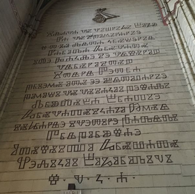 много отличается