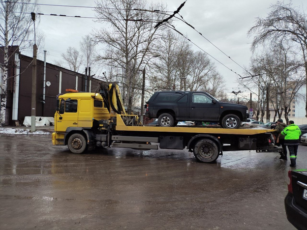    В Кирове на улице Щорса эвакуировали около десяти автомобилей