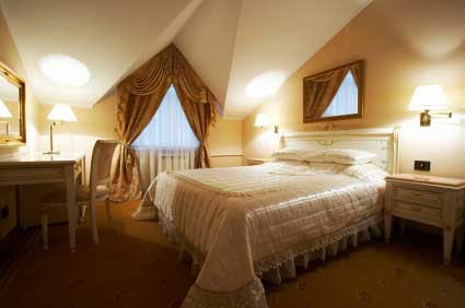 Как выбрать шторы для мансардных окон: советы и идеи