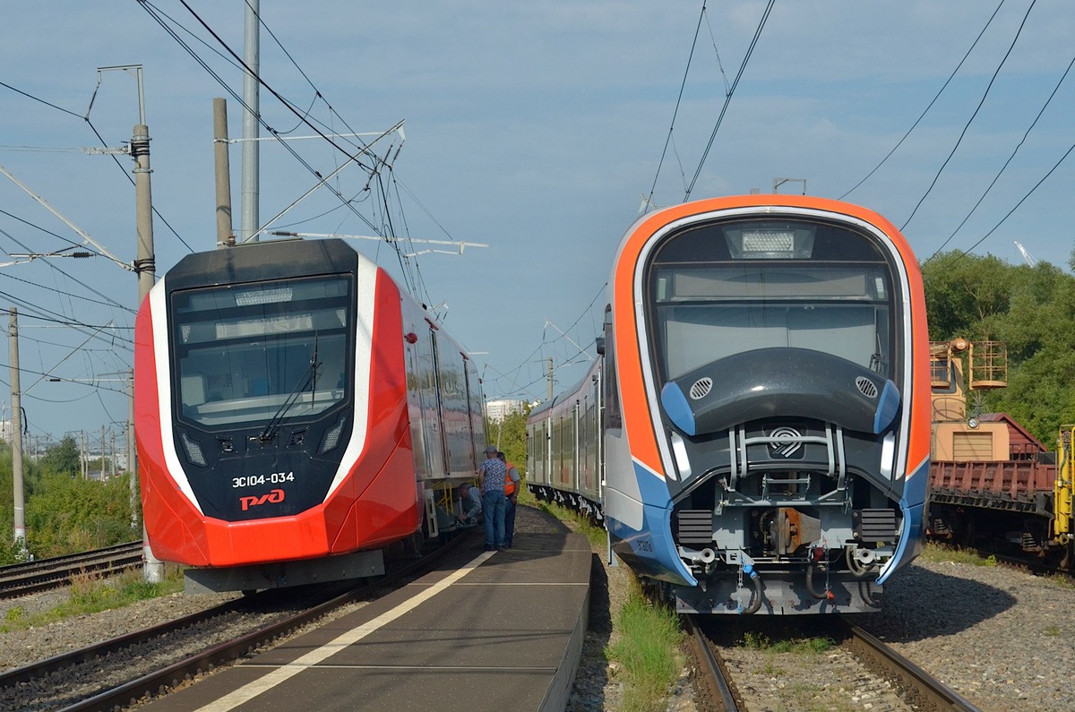 Электропоезда ЭС104 и ЭГЭ2Тв на Экспериментальном кольце ВНИИЖТ. Источник: BALTTRANSSERVICE/trainfoto