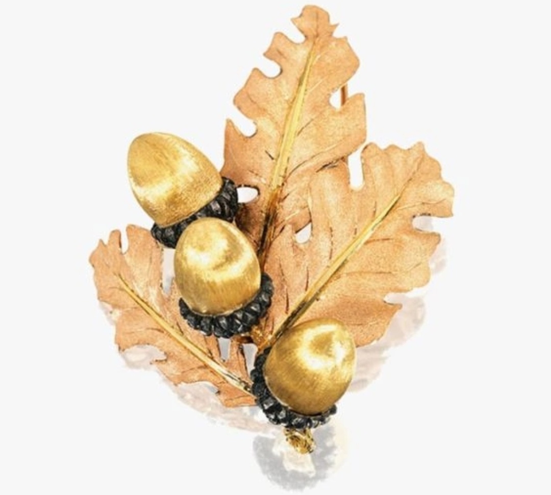 Осенний гербарий дубовой веточки от Buccellati