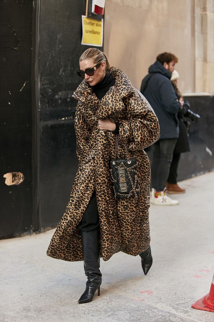 Леопардовый пуховик: стильный акцент в зимнем гардеробе