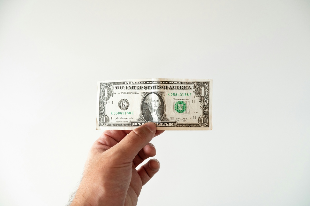     Эксперт рассказала, когда снизится курс доллара. Очень нескоро