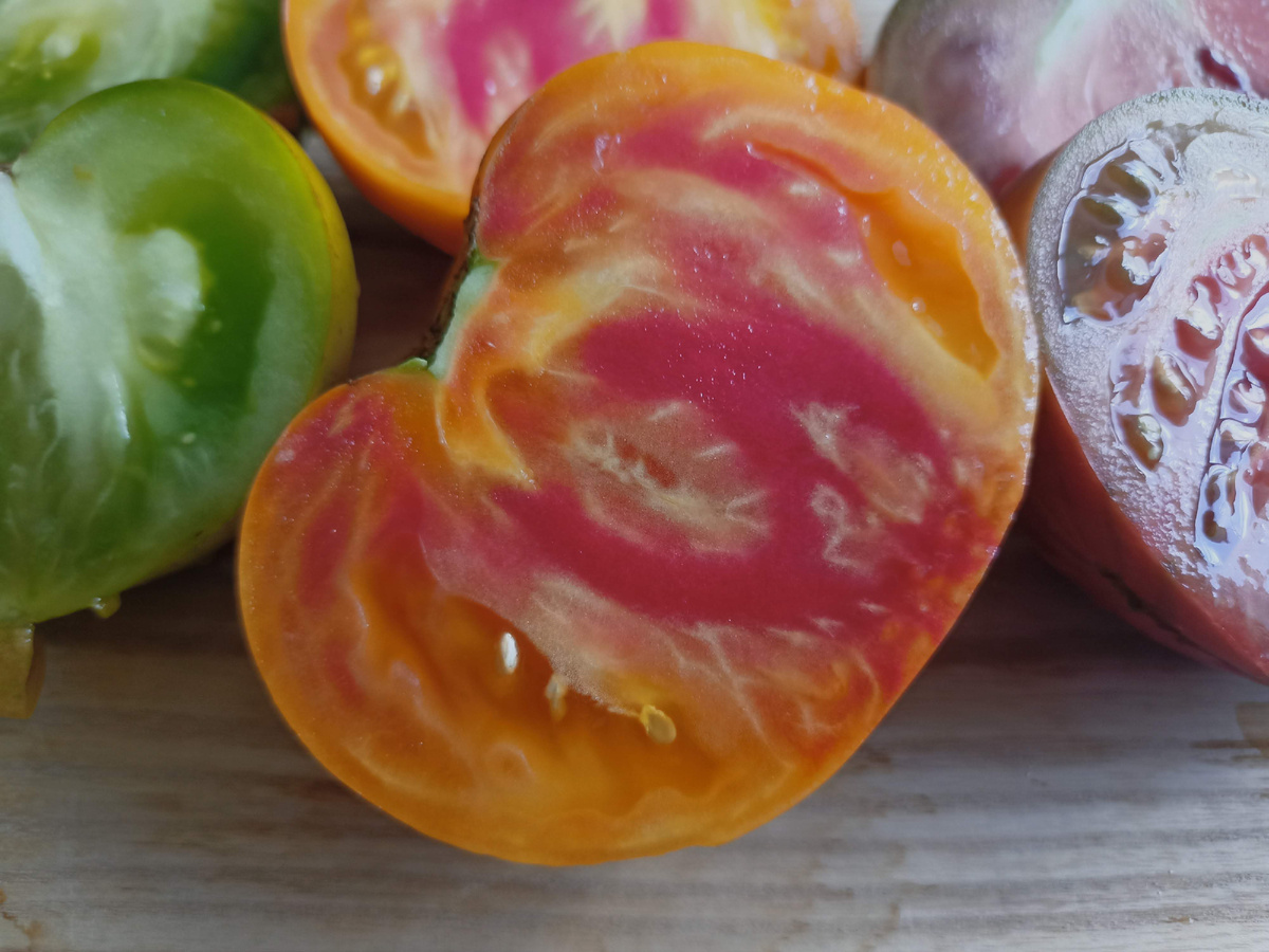 Сок, вкус, аромат и бонусом еще цвет. Круглый год на гидропонике такие не растут.