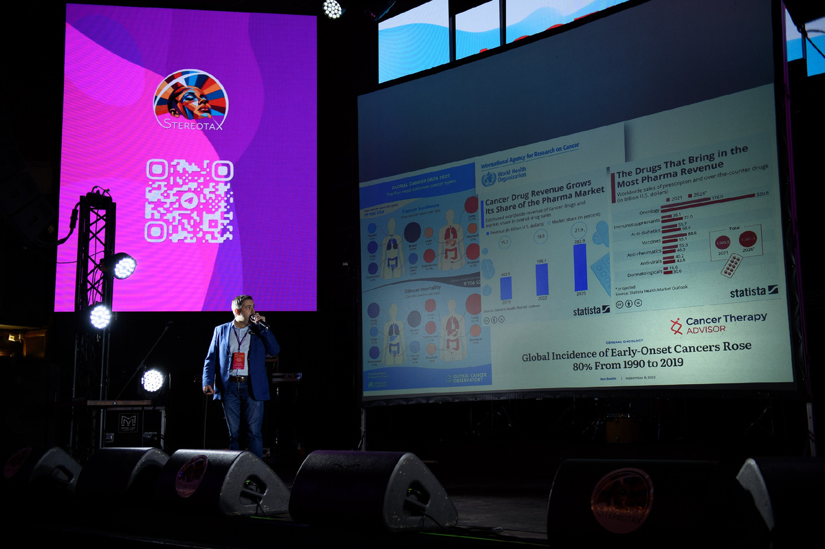 Доклад  Я.Г.Муразова " Трансляционная онкология: виден ли свет в "долине смерти"? Взгляд экспериментального онколога». Фото с мероприятия StereotaX 4 (https://stereotax.info/)