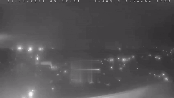    На кадрах - возможный приход боевых блоков МБР РС-26. Источник: ТГ-канал "Военная хроника"