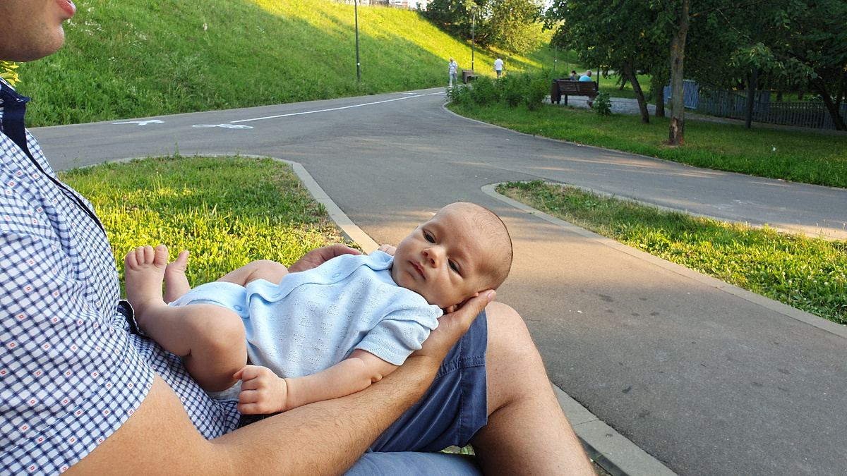 Здесь Сане 2 месяца и как-то так мы и гуляли. Кстати, у меня даже фоток и видео за период с 2х до 3х месяцев очень мало