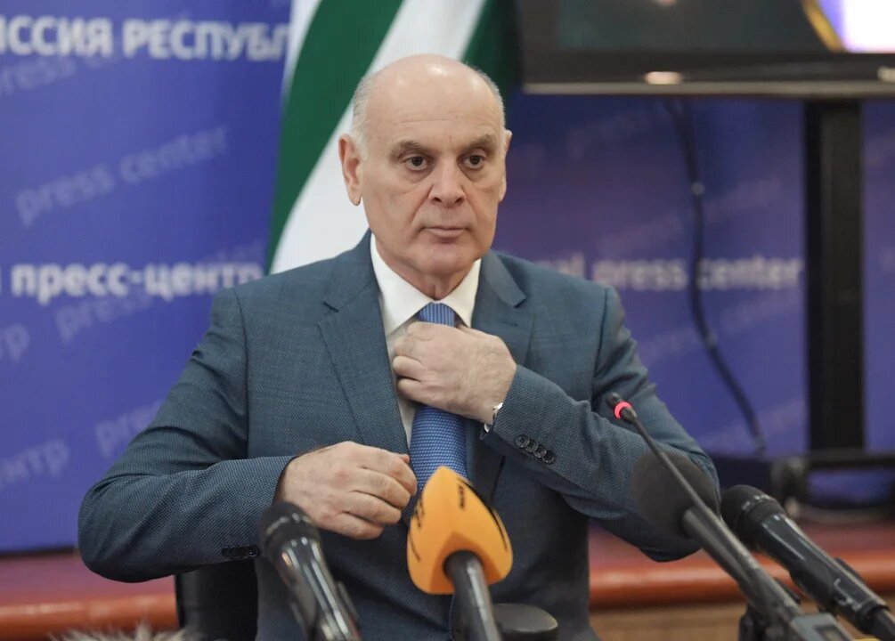 Президент Абхазии Аслан Бжания. Теперь уже бывший. Фото: Дмитрий Лебедев, Коммерсантъ