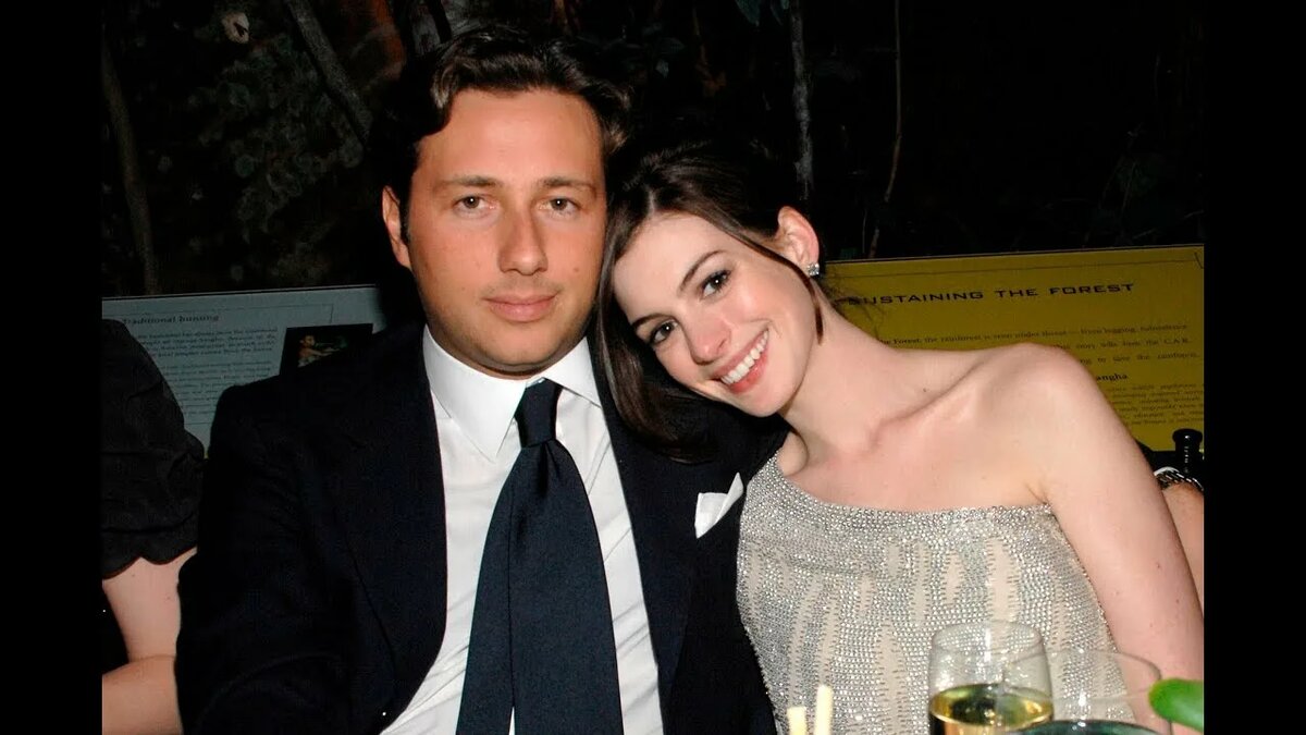 Энн Хэтэуэй и Рафаэлло Фольери