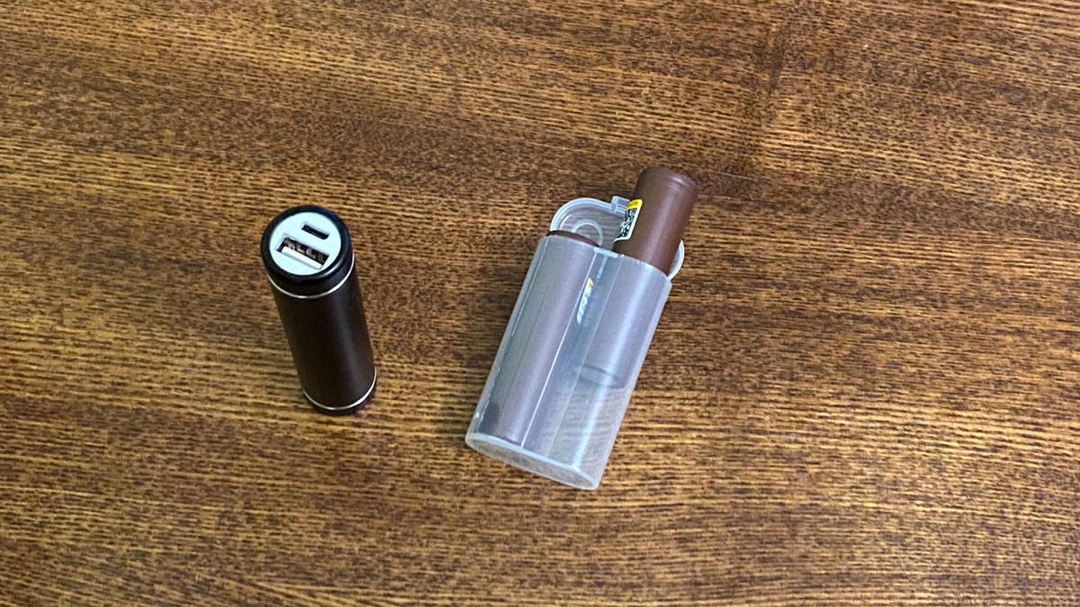 Повербанк и аккумуляторы 18650 в футляре