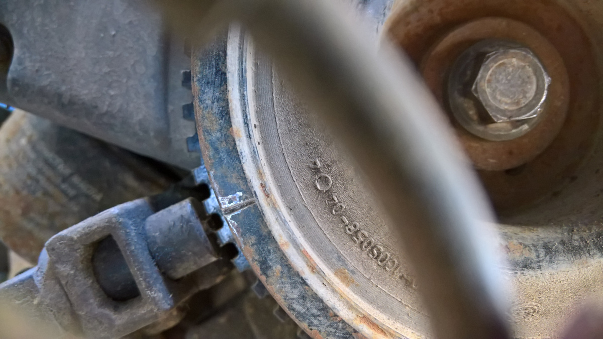 Метка на коленвале, середина датчика