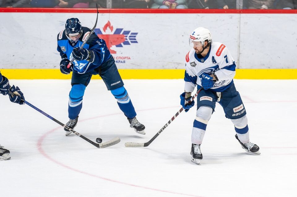    Александр Ремов в составе команды "Буран". Источник: ХК "Динамо-Алтай"