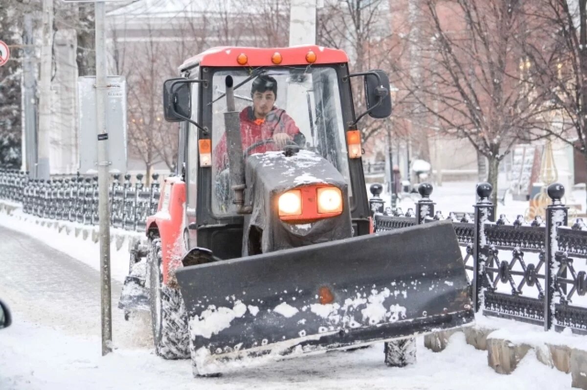    Новосибирск очистили от снега 450 единиц техники