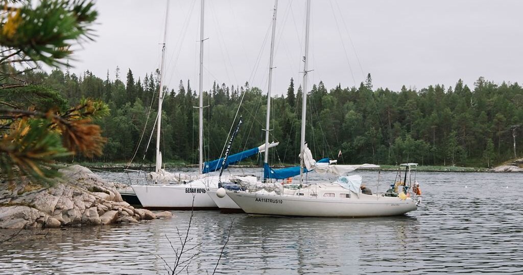 Белое море под парусами