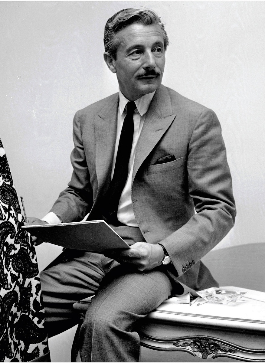 Олег Александрович Лоевский, более известный под именем Олег Кассини (Oleg Cassini) родился 11 апреля 1913 года в Париже