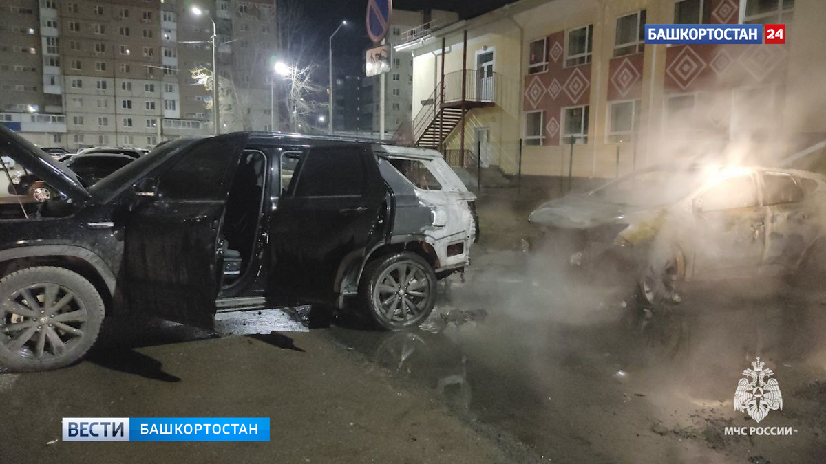    В одном из дворов уфимского Инорса сгорели два автомобиля