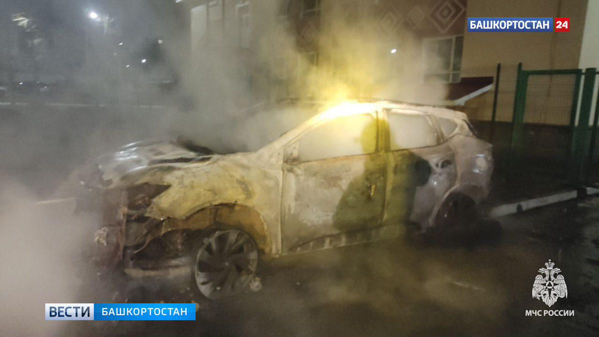    В одном из дворов уфимского Инорса сгорели два автомобиля