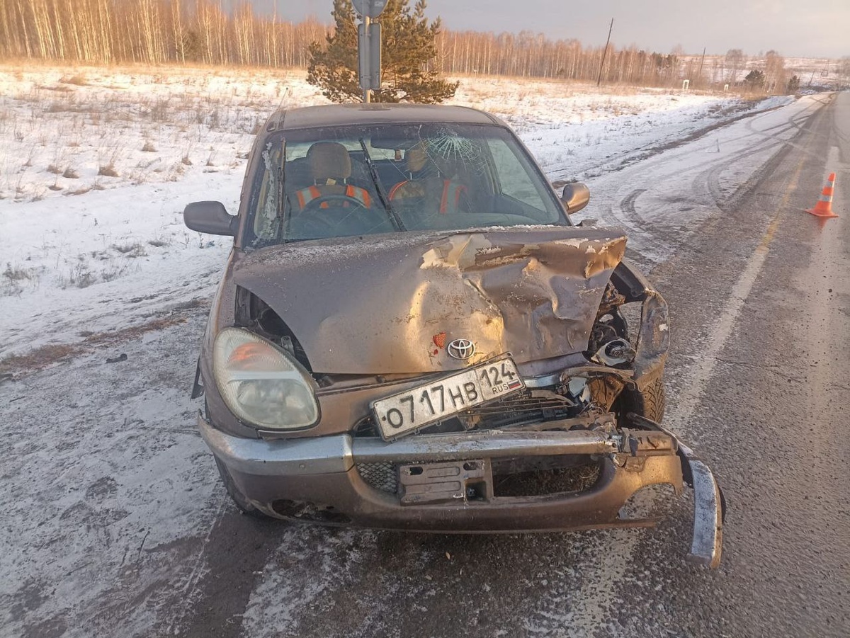     В аварии на трассе в Уярском районе пострадал 17-летний парень