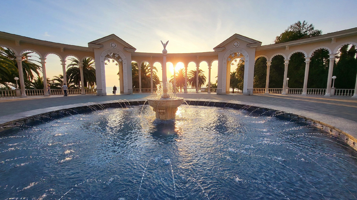 Колоннада в Гагре