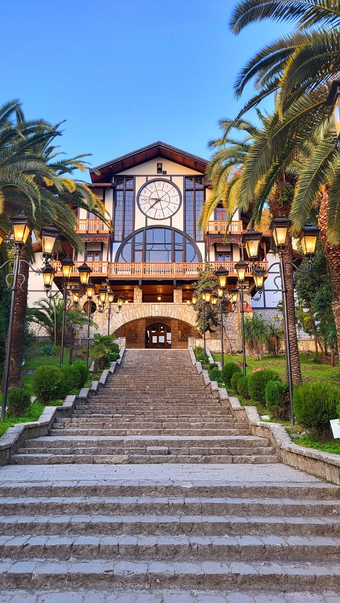 Ресторан Гагрипш закрыт не в сезон до 31 мая 2025 года