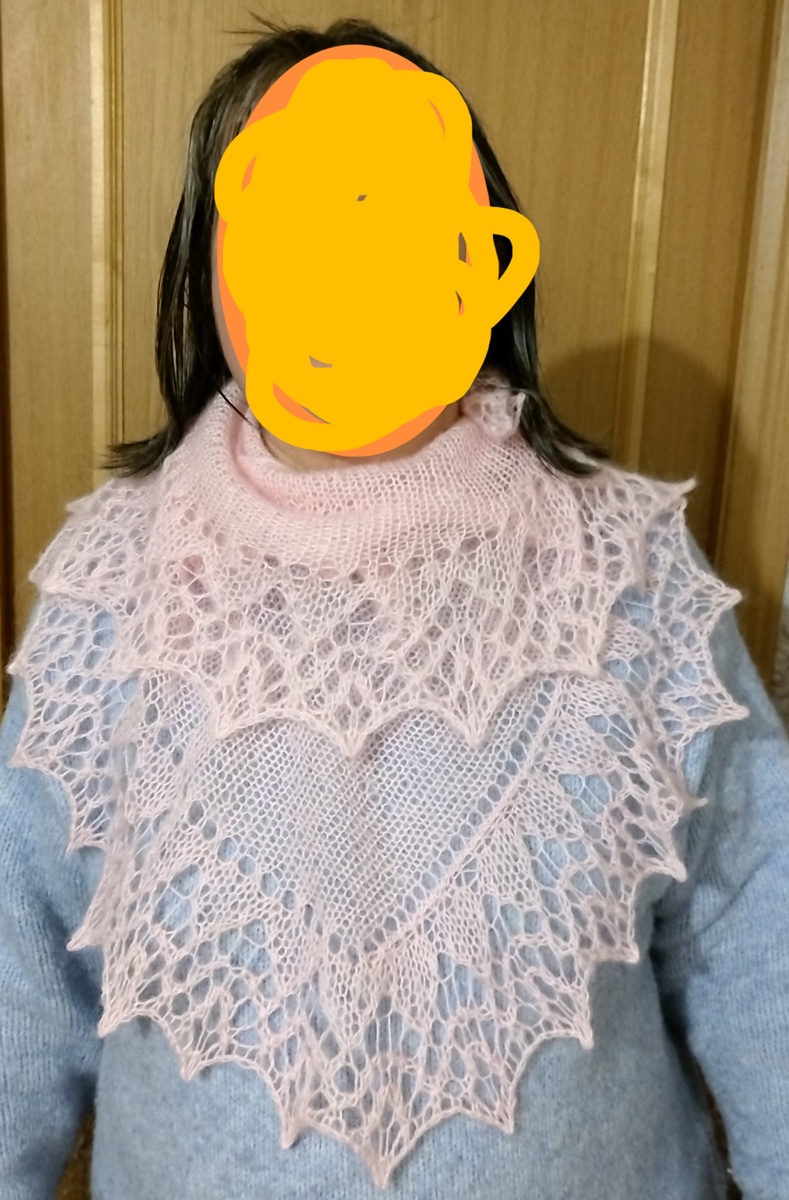 Ажурная мини-шаль.