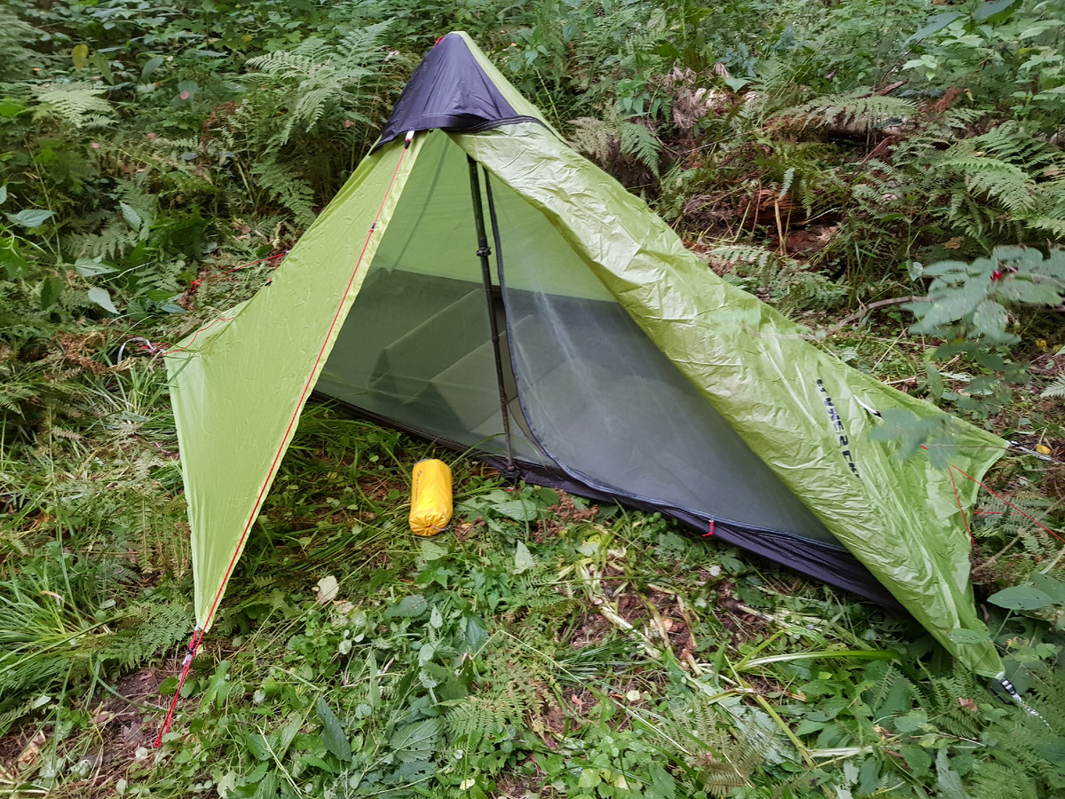 Моя палатка LanShan 1, пенка постелена, коврик в чехле