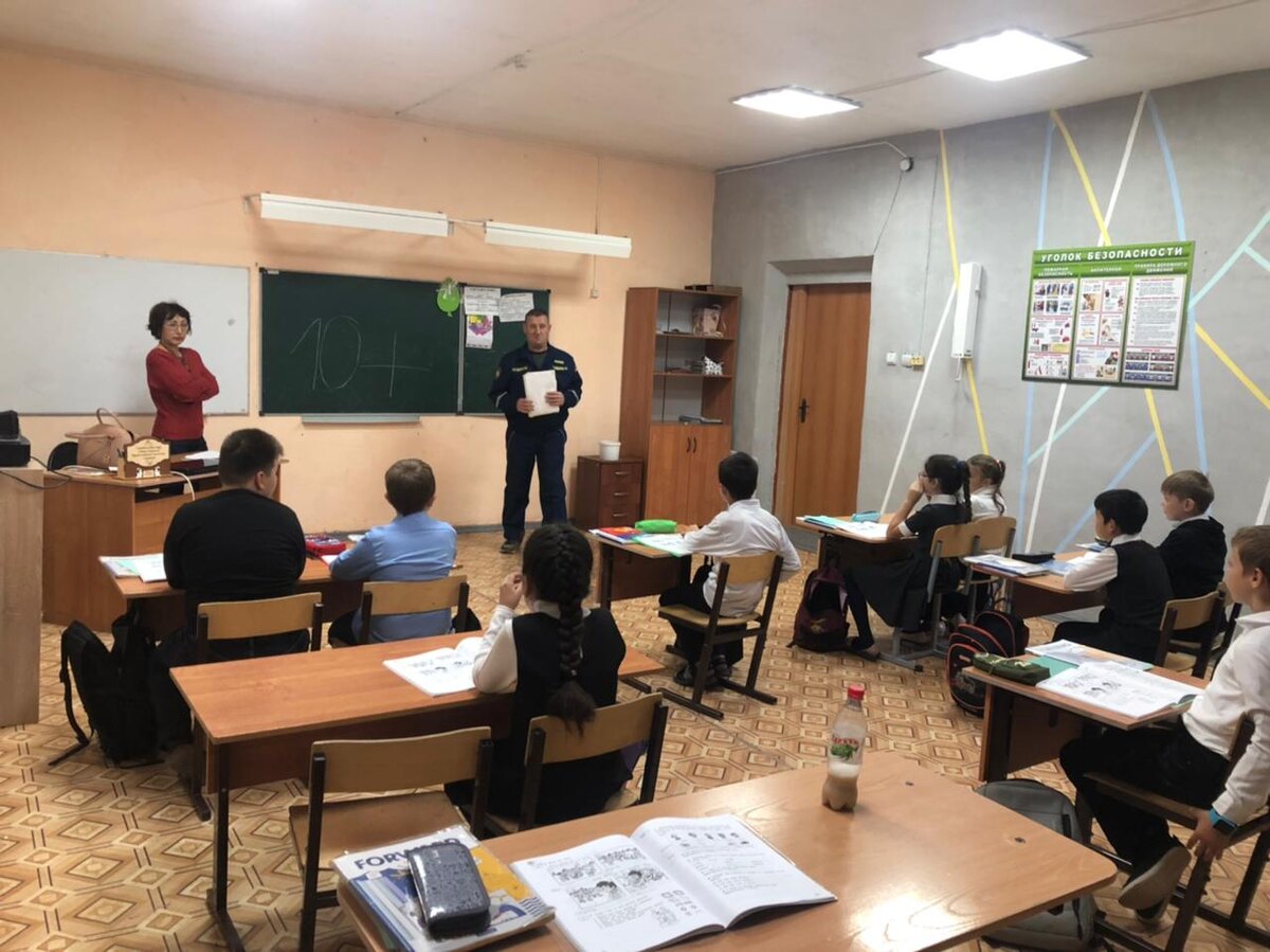 огнеборцы ПЧ№46 ГКУ "Волгоспас"  в очередной раз пришли в гости к школьникам 